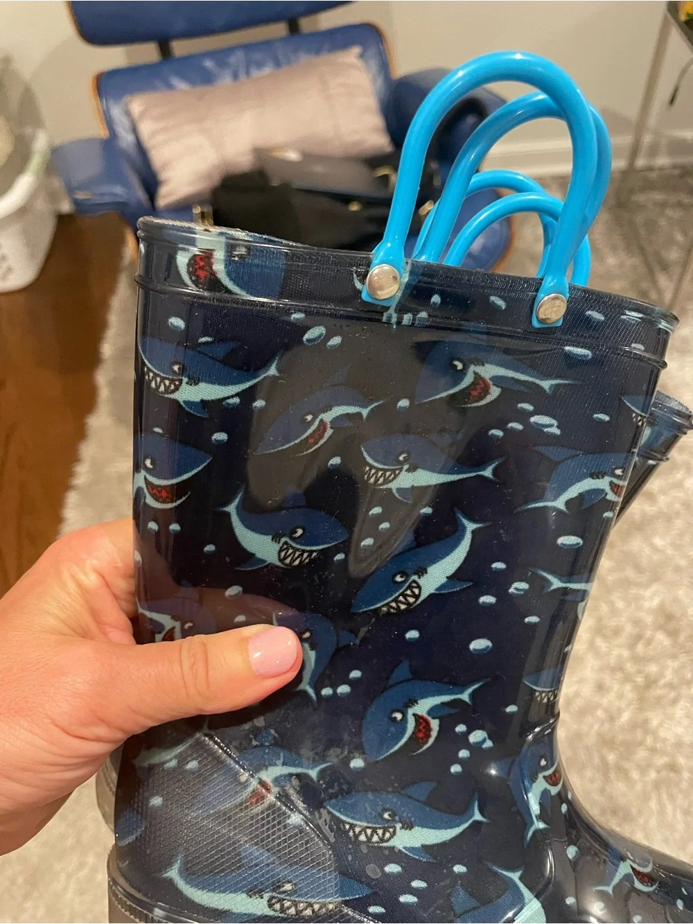 💦Kids Navy Shark Light-Up Rain Boots with Blue Handles